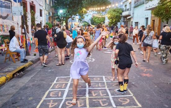 Children playing in Abasto Streets, Buenos Aires.