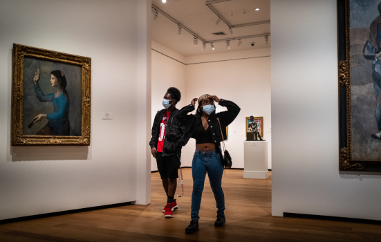 visitors to a museum during the pandemic wearing facemasks