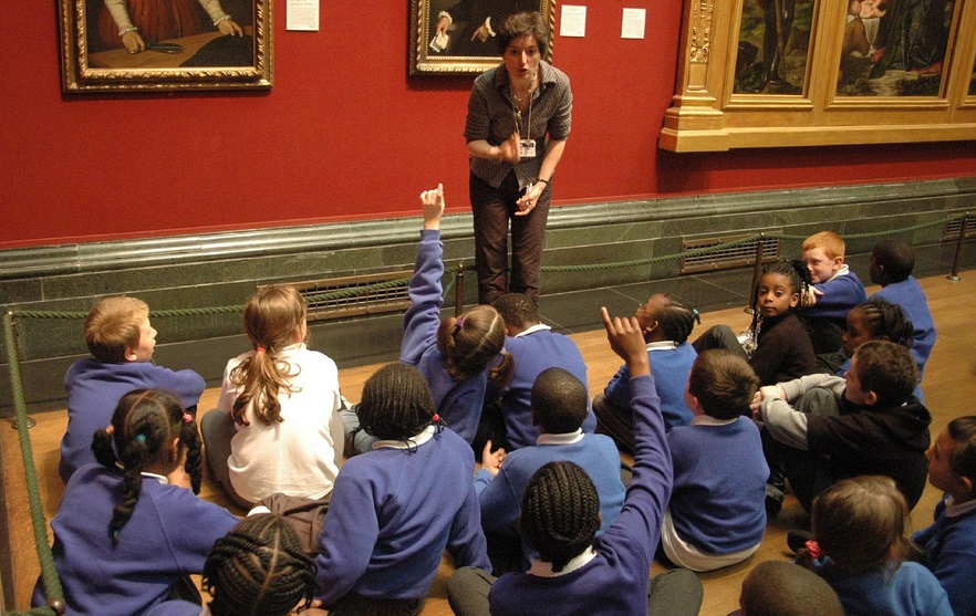 Photo of school children in gallery