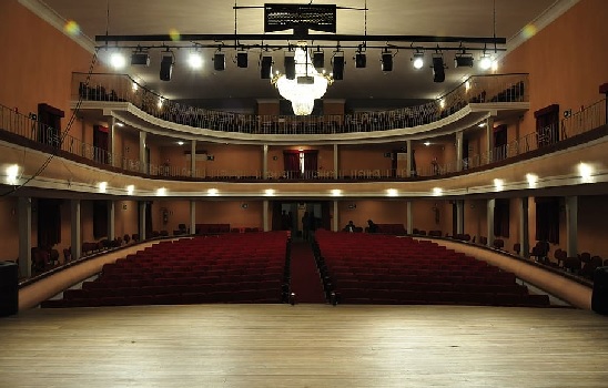 empty_theatre_stage