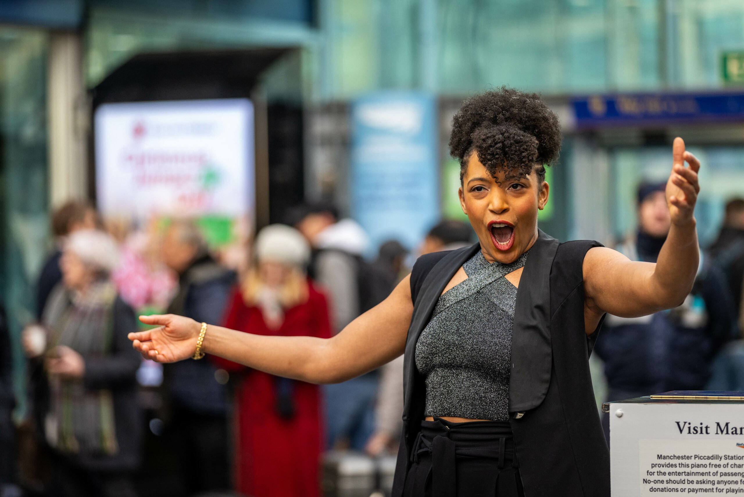 EMBARGOED TO 1500 THURSDAY NOVEMBER 21
EDITORIAL USE ONLY
Mezzo-soprano,ÊIdunnu MnchÊperforms HabaneraÊfrom BizetÕs Carmen at Manchester Piccadilly station as English National Opera (ENO) announce a new partnership with Greater Manchester. Picture date: Thursday November 21, 2024. PA Photo. This announcement represents the beginning of longer-term strategic partnerships with venues and organisations across Greater Manchester, with plans for ENO to operate within the city-region by 2029. Photo credit should read: James Speakman/PA Media Assignments